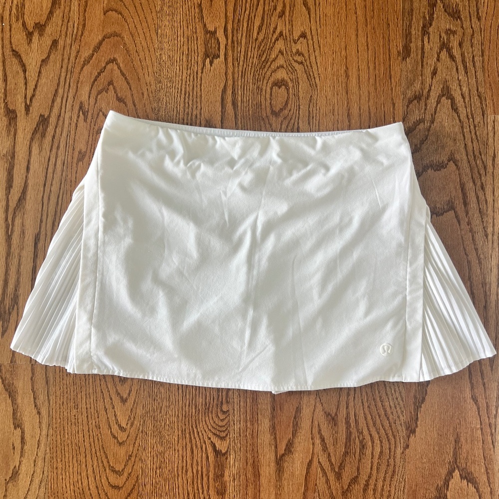 Lululemon white side pleated skirt, EUC, size 12